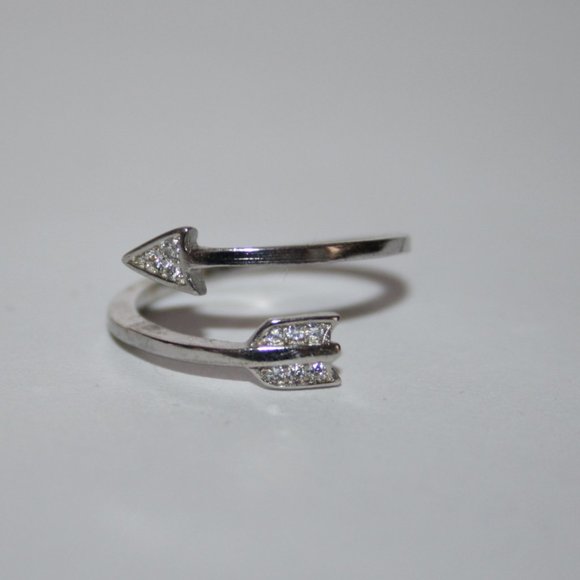 nwot silver and cz arrow ring size 5
